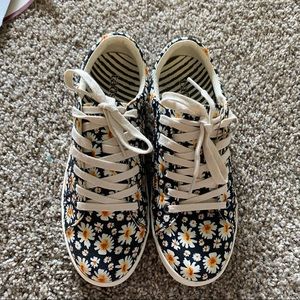Taos Footwear Black Daisy Star Sneakers